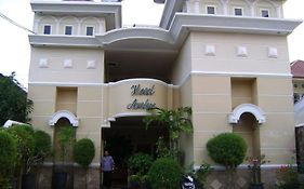 Archie Hotel